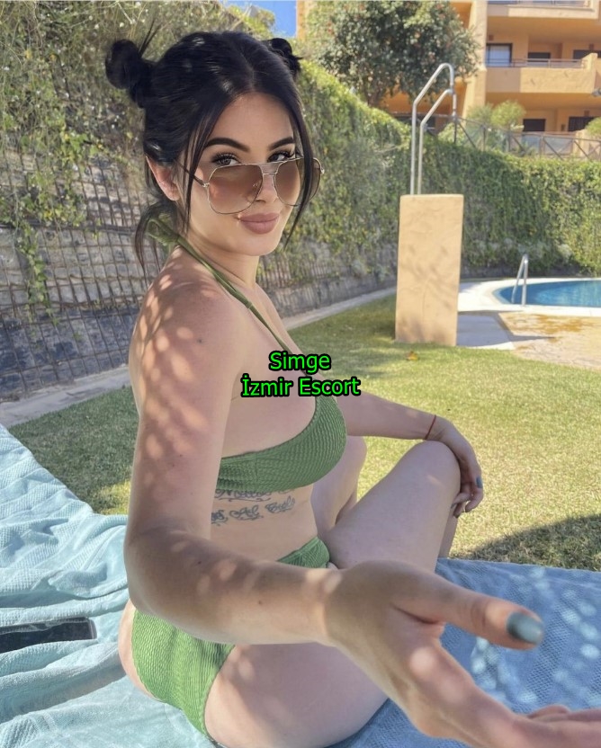 izmirescortsimge-3 İzmir Escort Simge Partnerimi Yatakta Zevkten Kıvrandırırım